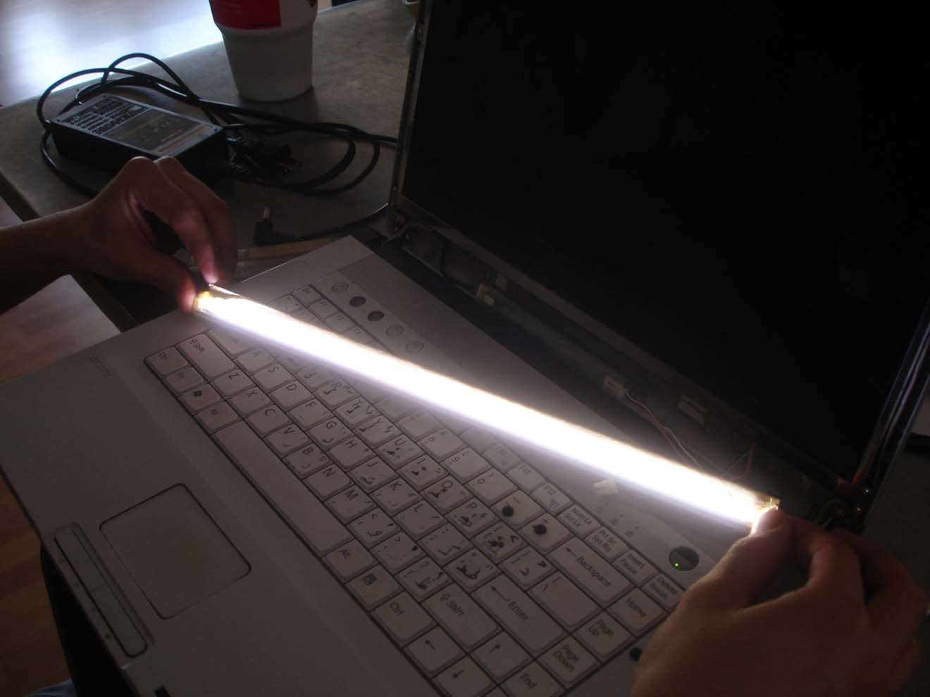 Замена и ремонт подсветки экрана ноутбука в Перми